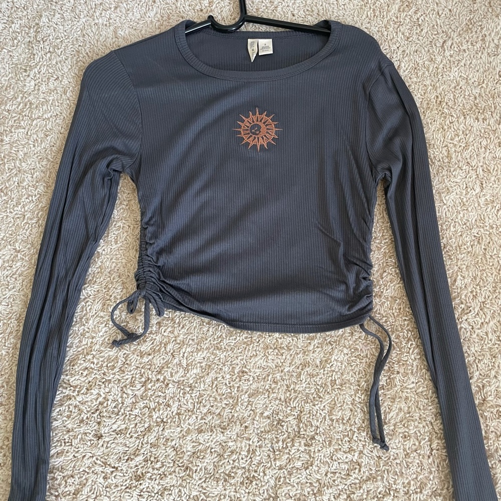 Tilly’s Sky and Sparrow Long Sleeved crop top